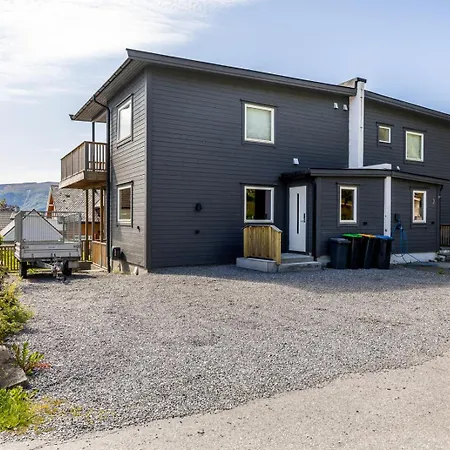 Daire House With Outdoor Area *
