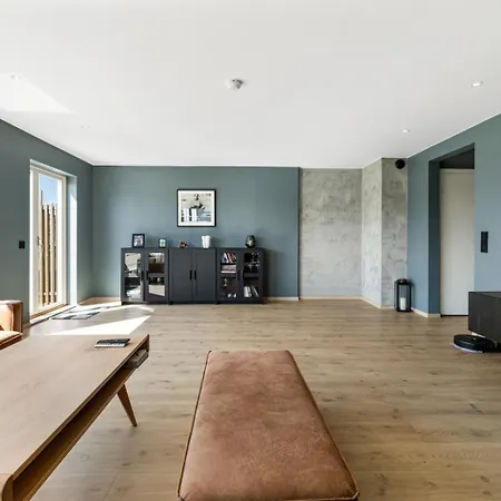 Daire House With Outdoor Area