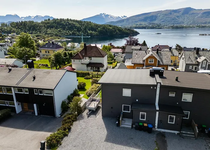 House With Outdoor Area Lägenhet Ålesund