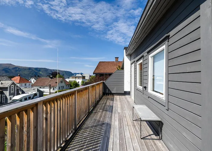 Lägenhet House With Outdoor Area Ålesund